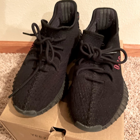 YEEZY Adidas Boost 350 8.5 NIB black/red 100% authentic